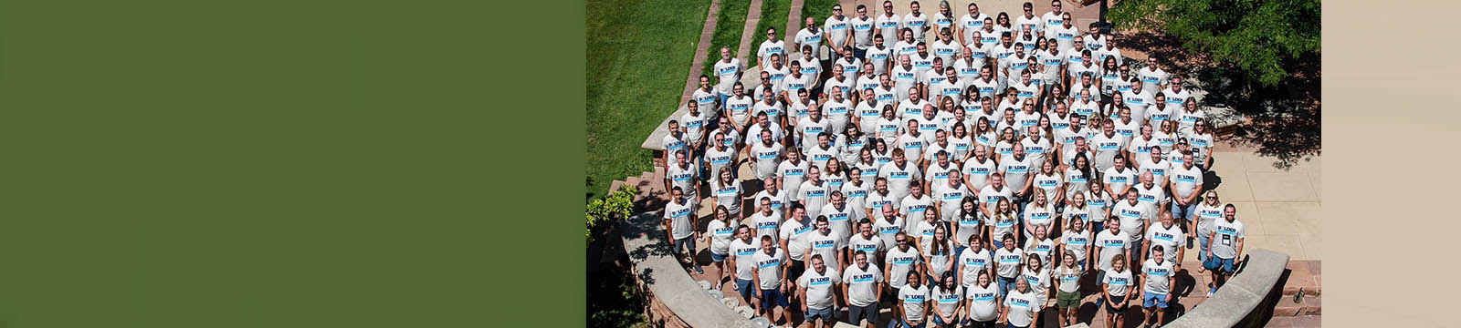 Photo of the 2022 graduating class of the Graduate School of Banking at Colorado.