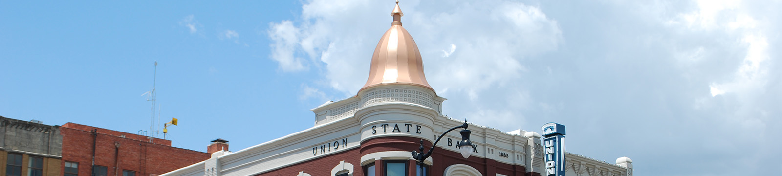 Photo of the top section of the Union State Bank building located in downtown Arkansas City