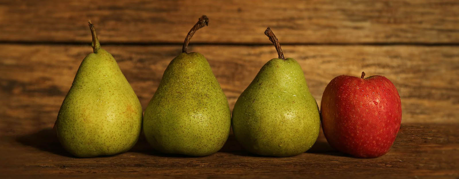 Union State Bank commercial services and business loans. Image of three pears and one apple.